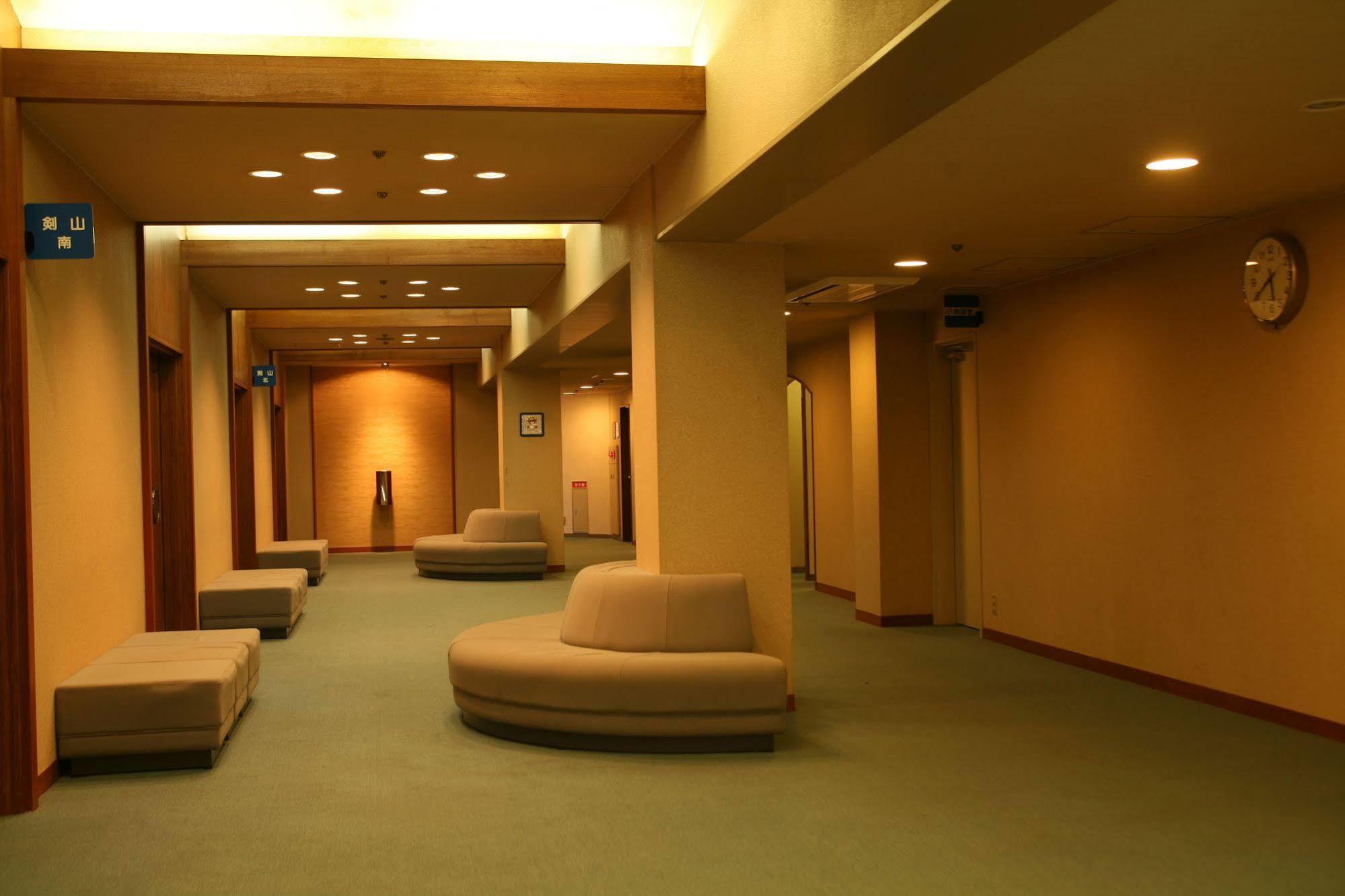 Awanosho Hotel Мийоши Екстериор снимка